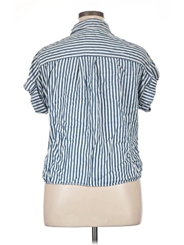 Velvet Heart Short Sleeve Button-Down Shirt (view 2)