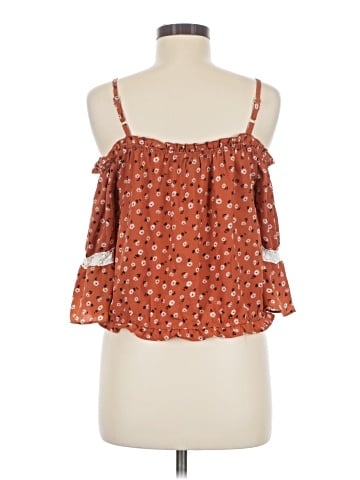 B.wear Sleeveless Blouse (view 2)