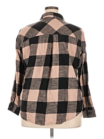 Maurices Long Sleeve Button-Down Shirt (view 2)