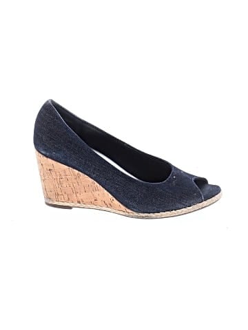 Kelly & Katie Wedges (view 1)