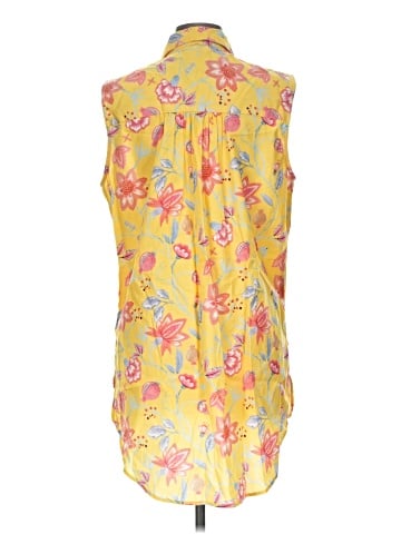 North Style Sleeveless Button-Down Shirt (view 2)