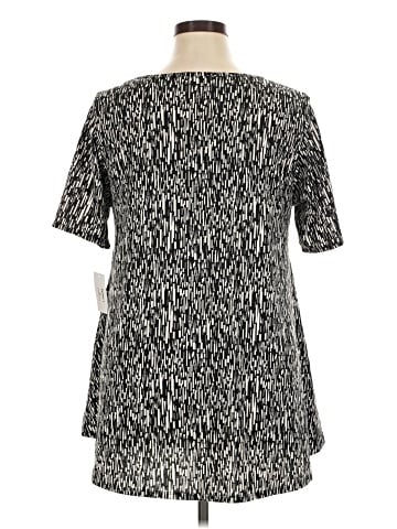 Lularoe Short Sleeve Blouse (view 2)