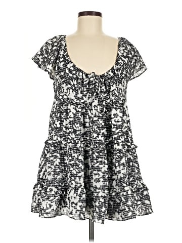 Urban Outfitters Casual Dress (view 1)