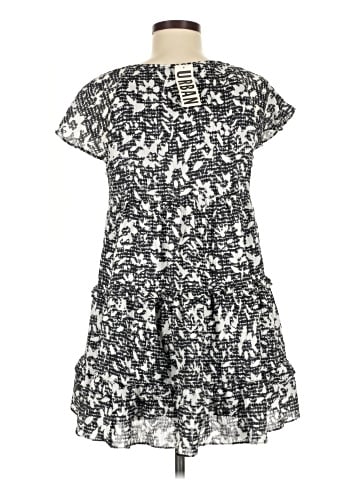Urban Outfitters Casual Dress (view 2)