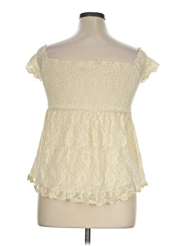 Taylor & Sage Short Sleeve Top (view 2)