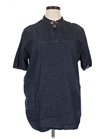 Levi's Short Sleeve Button-Down Shirt (view 1)