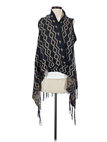 Win Win Poncho (view 1)