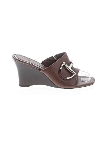 Kelly & Katie Wedges (view 1)