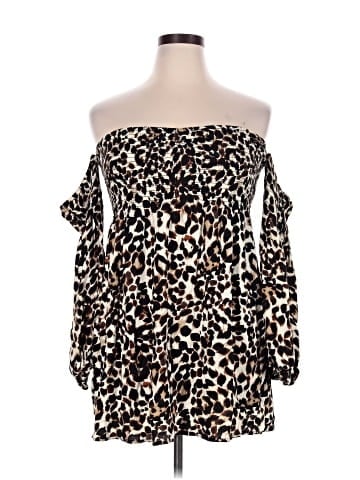 Socialite 3/4 Sleeve Blouse (view 1)