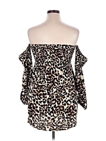 Socialite 3/4 Sleeve Blouse (view 2)