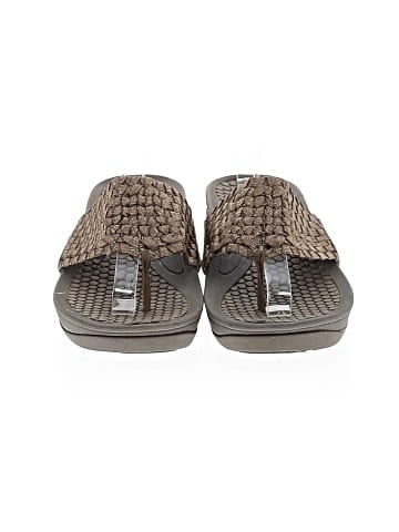 Baretraps Flip Flops (view 2)