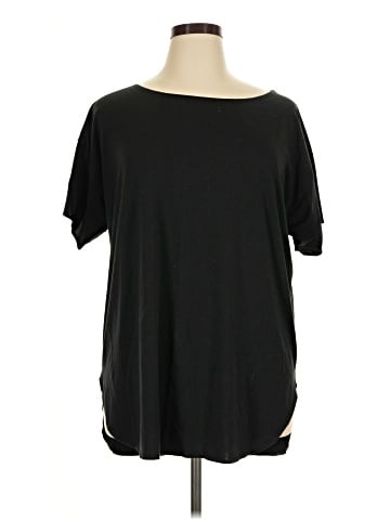 Uniqlo Short Sleeve T-Shirt (view 1)