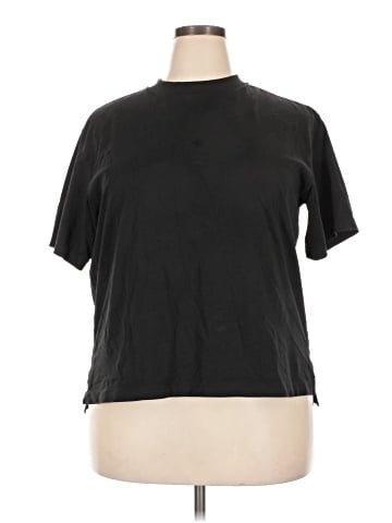Uniqlo Short Sleeve T-Shirt (view 1)