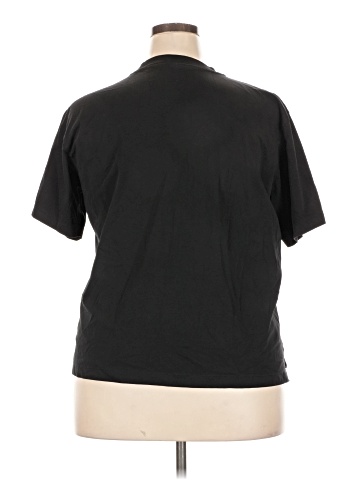 Uniqlo Short Sleeve T-Shirt (view 2)