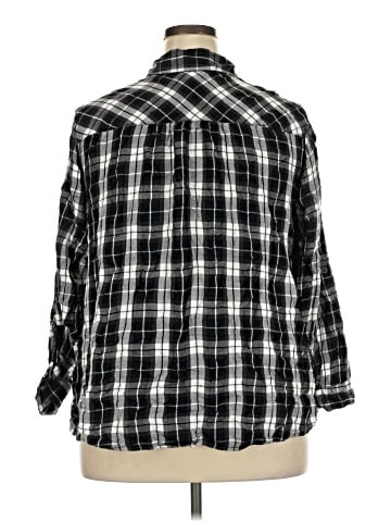 Lane Bryant Long Sleeve Button-Down Shirt (view 2)