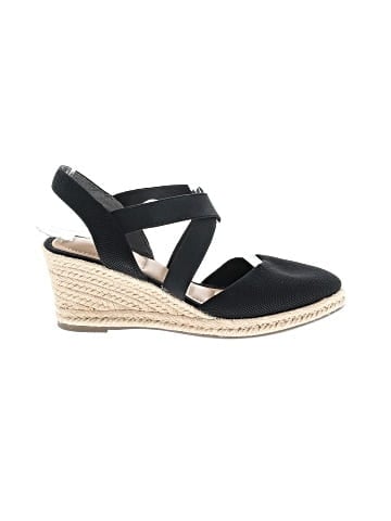 Kelly & Katie Wedges (view 1)