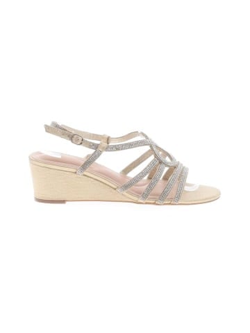 Kelly & Katie Wedges (view 1)