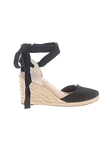 Kelly & Katie Wedges (view 1)