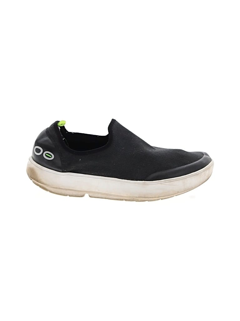 Pre-owned Oofos Sneakers In Black