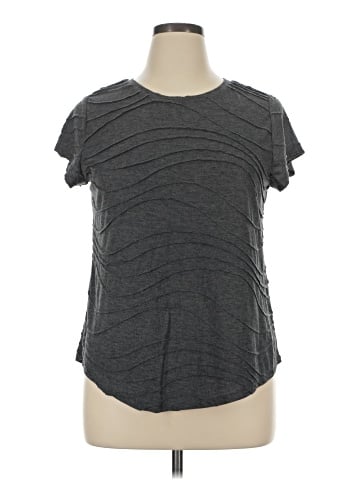 Kohl's Short Sleeve T-Shirt (view 1)