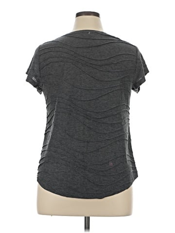 Kohl's Short Sleeve T-Shirt (view 2)