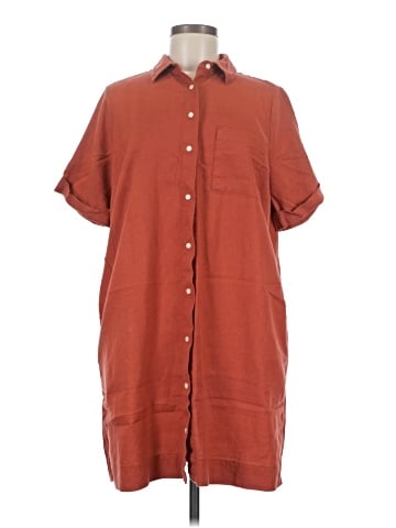 Old Navy Short Sleeve Button-Down Shirt (view 1)