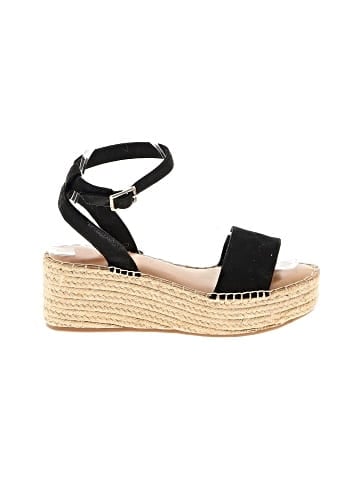 Kelly & Katie Wedges (view 1)