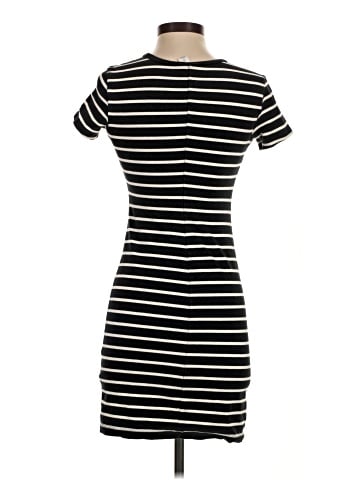 Old Navy Casual Dress (view 2)