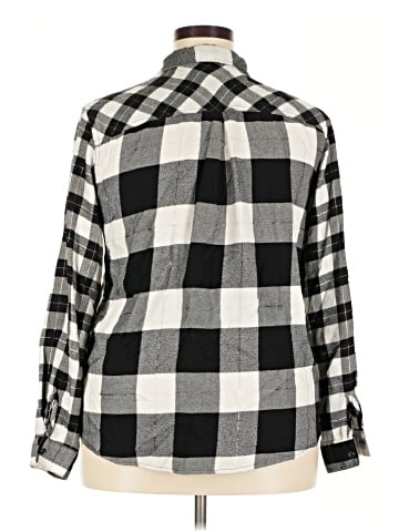 Maurices Long Sleeve Button-Down Shirt (view 2)