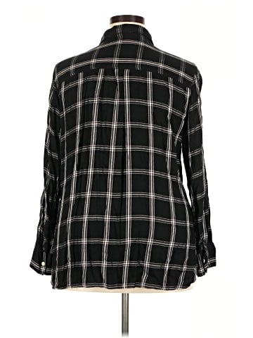 Old Navy Long Sleeve Button-Down Shirt (view 2)
