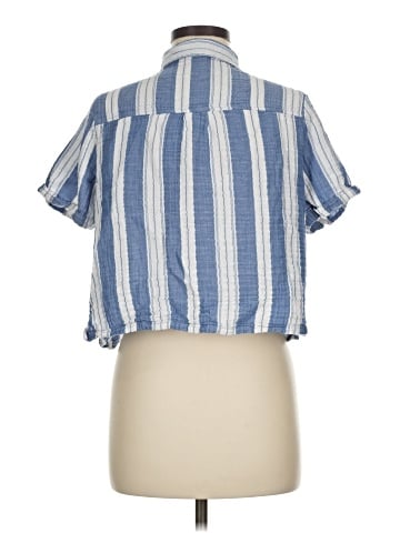 Old Navy Short Sleeve Button-Down Shirt (view 2)
