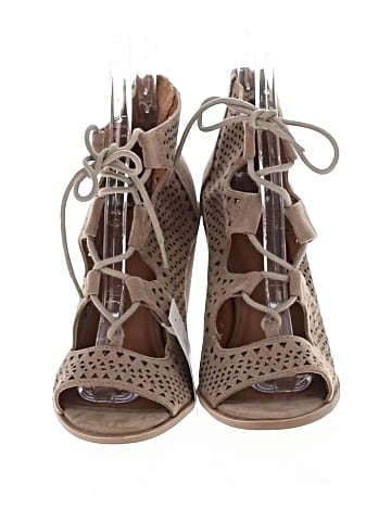 Universal Thread Sandals (view 2)