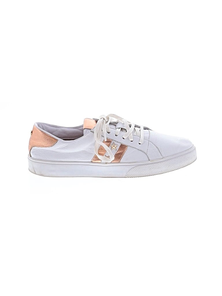 Pre-owned Kaanas Sneakers In White