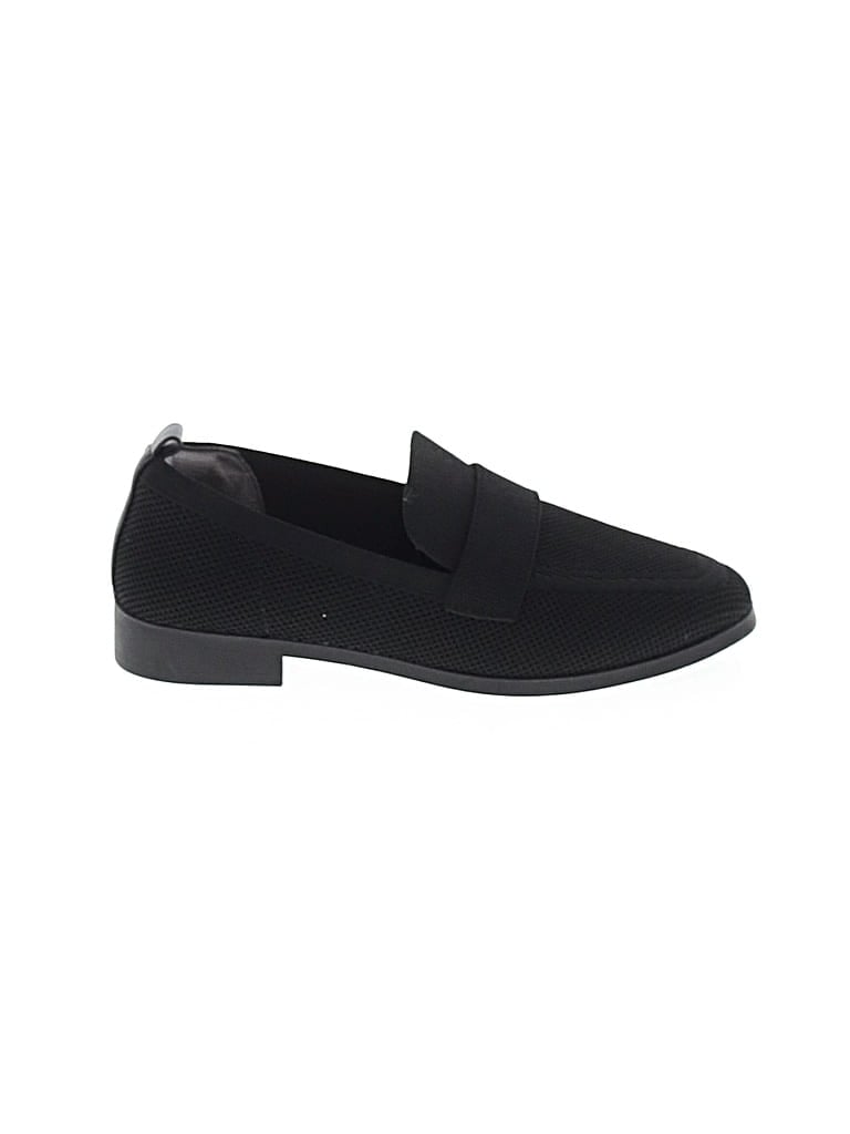 Pre-owned Me Too Flats In Black