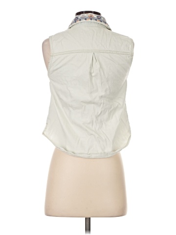 BDG Sleeveless Button-Down Shirt (view 2)