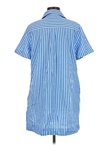 Old Navy Short Sleeve Button-Down Shirt (view 2)
