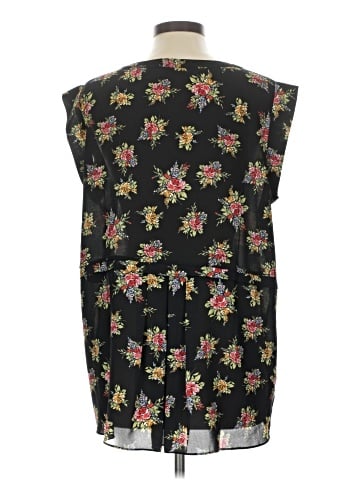 Everleigh Sleeveless T-Shirt (view 2)