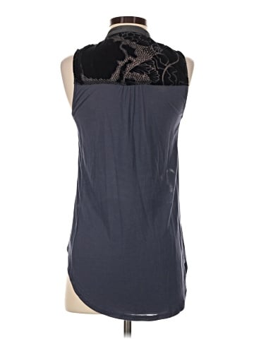 Tiny Sleeveless Blouse (view 2)