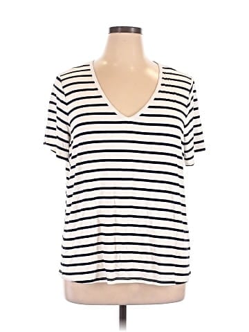 Old Navy Short Sleeve T-Shirt (view 1)