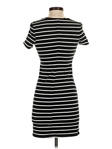 Old Navy Casual Dress (view 2)