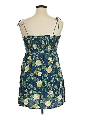 Old Navy Casual Dress (view 2)