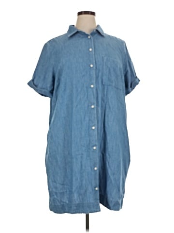 Old Navy Short Sleeve Button-Down Shirt (view 1)