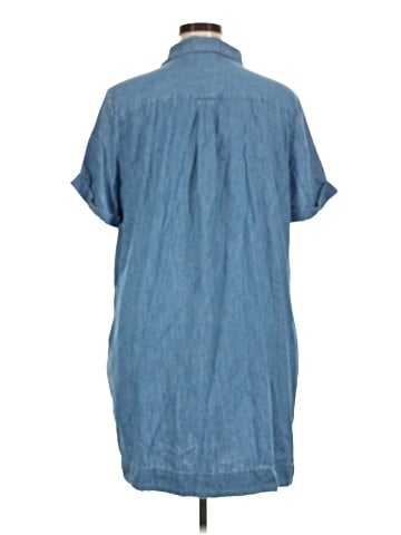Old Navy Short Sleeve Button-Down Shirt (view 2)