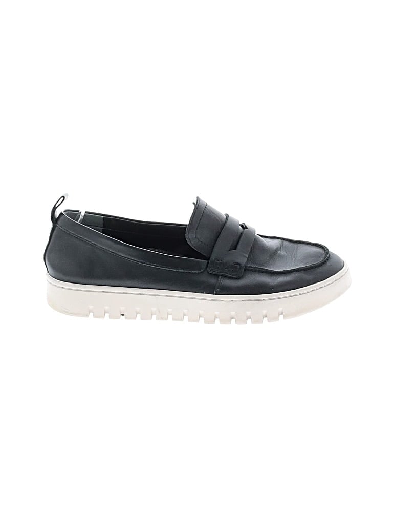 Pre-owned Vionic Sneakers In Black
