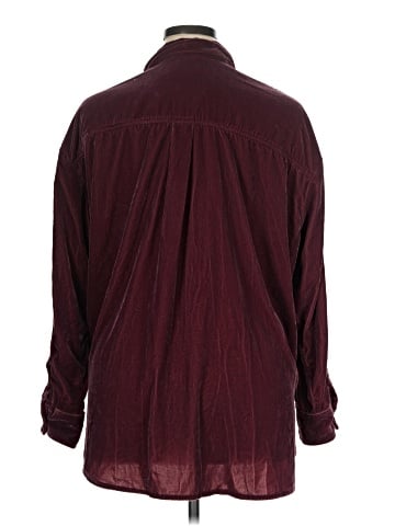 Universal Thread Long Sleeve Button-Down Shirt (view 2)
