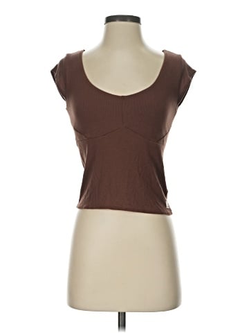 Vuori Sleeveless T-Shirt (view 1)
