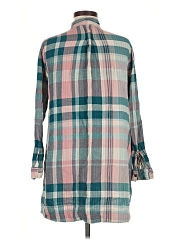 Ann Taylor LOFT Outlet Long Sleeve Button-Down Shirt (view 2)