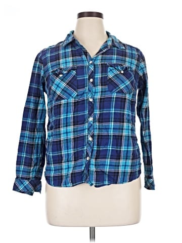 Croft & Barrow Long Sleeve Button-Down Shirt (view 1)