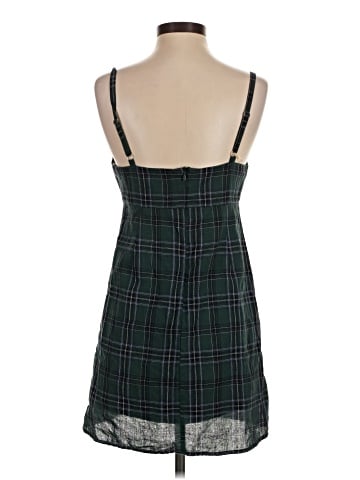 Urban Outfitters Casual Dress (view 2)
