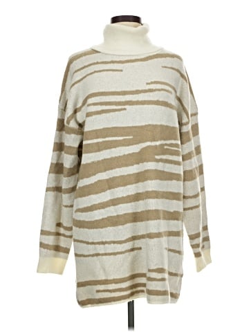 Le Lis Casual Dress (view 1)